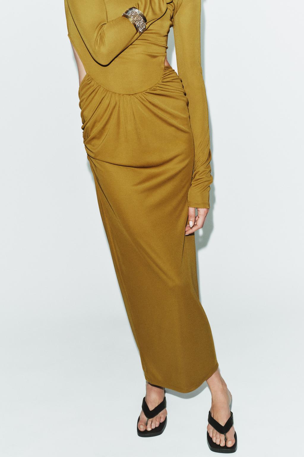 СТРУЯЩЕЕСЯ ПЛАТЬЕ С ВЫРЕЗАМИ