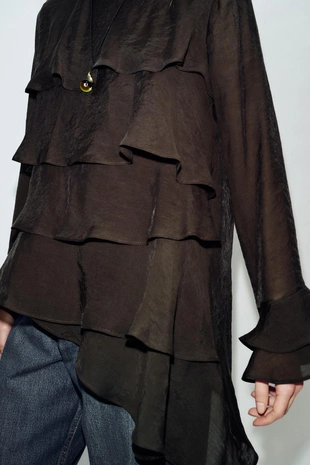 Асимметричный топ с воланами- Заказать в России