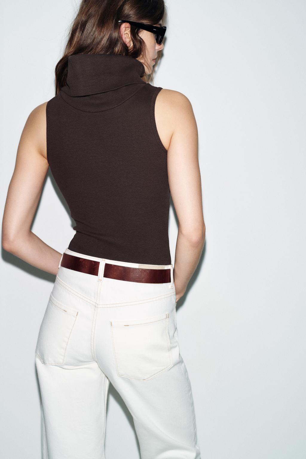 ТОП С ВОРОТНИКОМ-СТОЙКОЙ БЕЗ РУКАВОВ