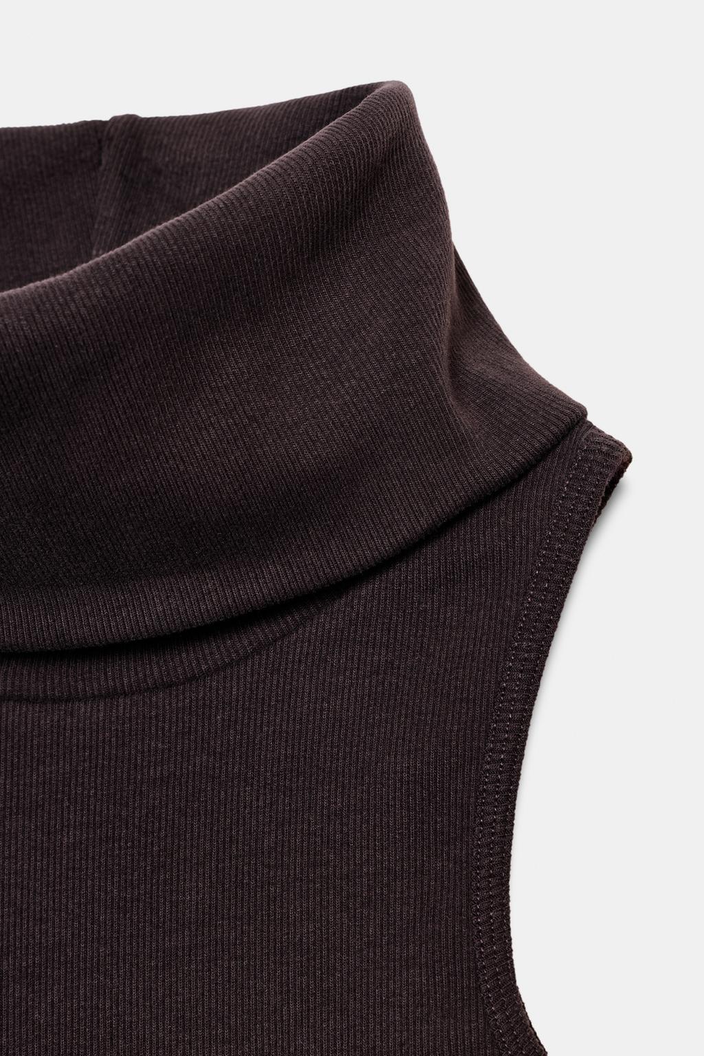 ТОП С ВОРОТНИКОМ-СТОЙКОЙ БЕЗ РУКАВОВ