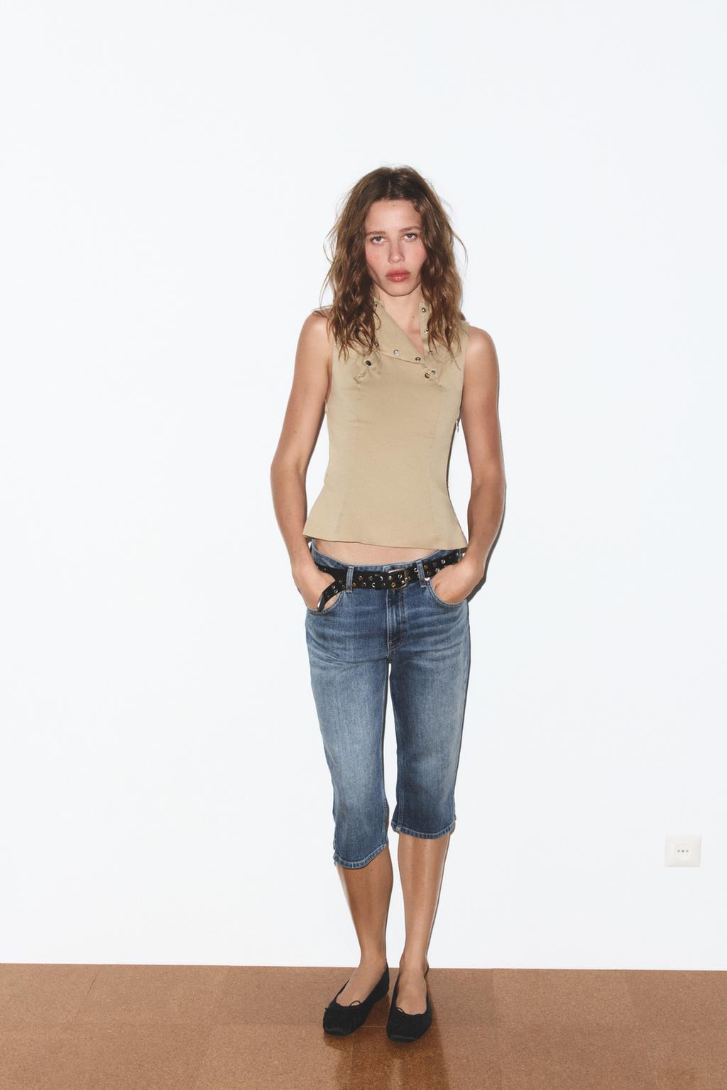 ЭЛАСТИЧНЫЙ ТОП С ПУГОВИЦАМИ