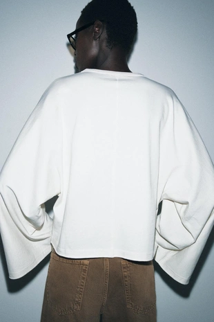 Футболка с рукавами-крылышками