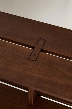 Полка из красного дерева с тремя полками- Заказать в России