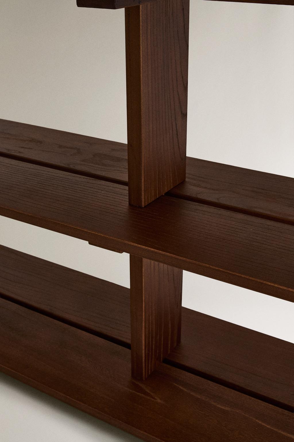 Полка из красного дерева с тремя полками