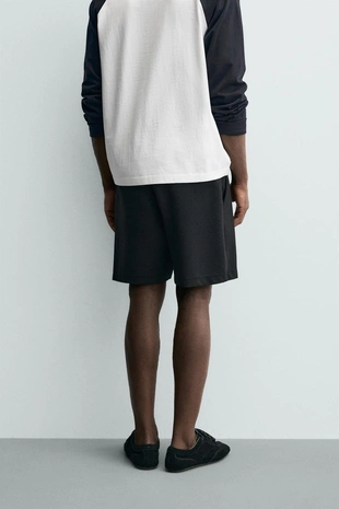 Комфортабельные текстурированные бермуды