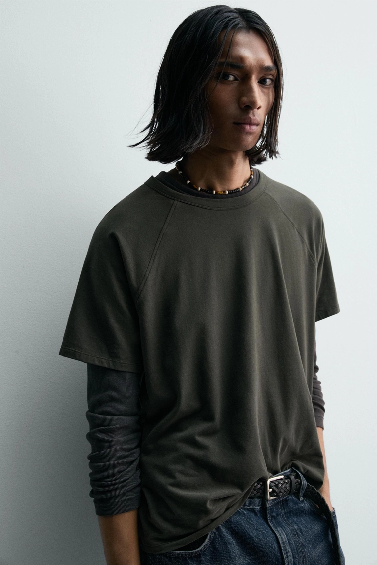 Легкая рэгланская футболка