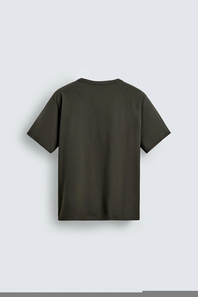 Легкая рэгланская футболка