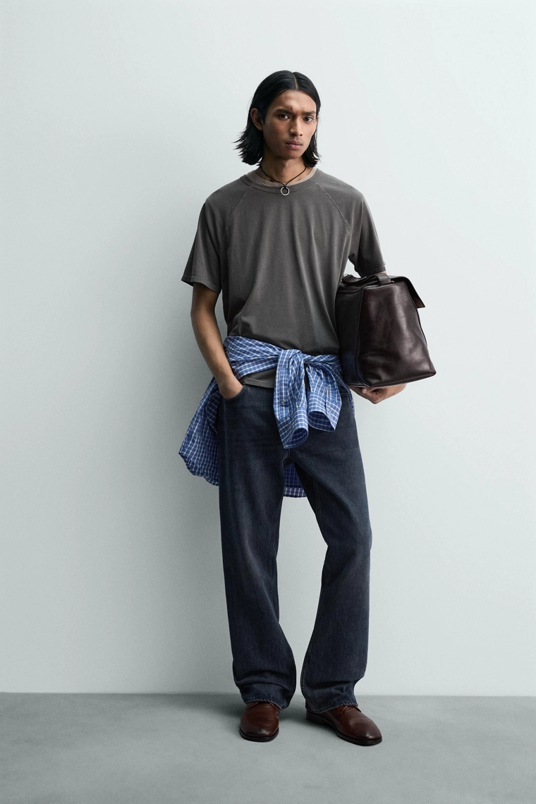 Легкая футболка с реглановыми рукавами