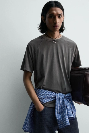 Футболка RELAXED FIT из легкой ткани- Заказать в России