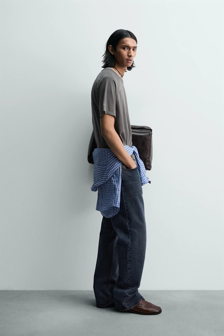 Легкая футболка с реглановыми рукавами