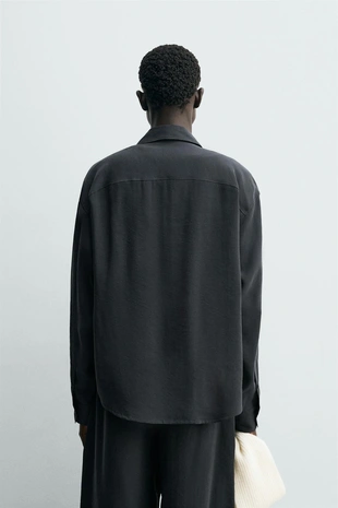 Рубашка свободного покроя из мягкой ткани