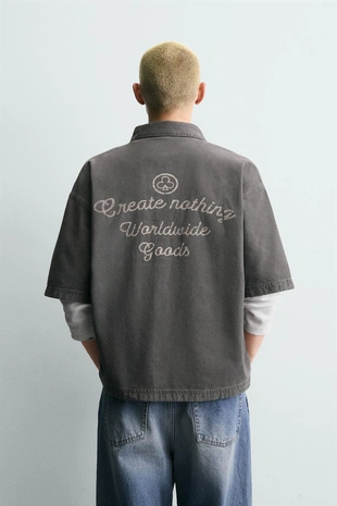 Рубашка с карманами и текстурой