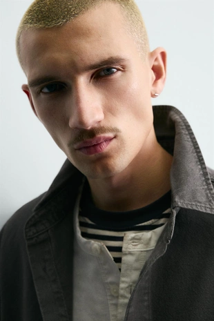 Рубашка с карманами и текстурой- Заказать в России