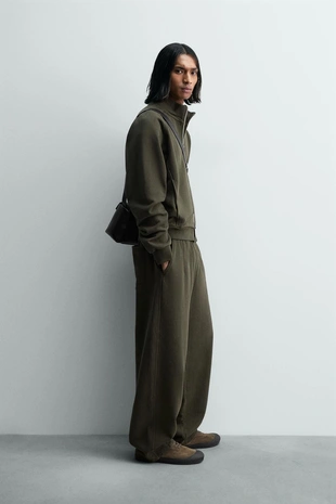 Свитшот свободного кроя с эффектом потертости