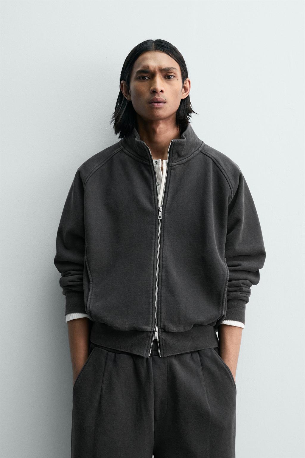 ТОЛСТОВКА СВОБОДНОГО КРОЯ С ЭФФЕКТОМ ПОТЕРТОСТИ