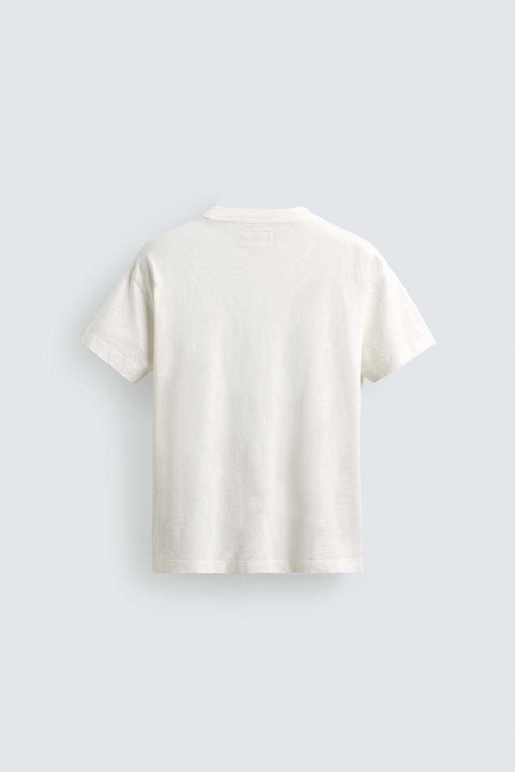 ФУТБОЛКА СВОБОДНОГО КРОЯ С ЭФФЕКТОМ ПОТЕРТОСТИ