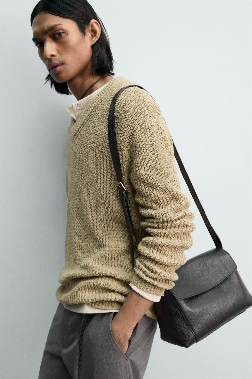 СВИТЕР С НЕРОВНОЙ СТРУКТУРОЙ И V-ОБРАЗНЫМ ВЫРЕЗОМ