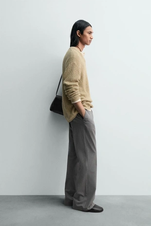 Свитер с неровной структурой и V-образным вырезом- Заказать в России