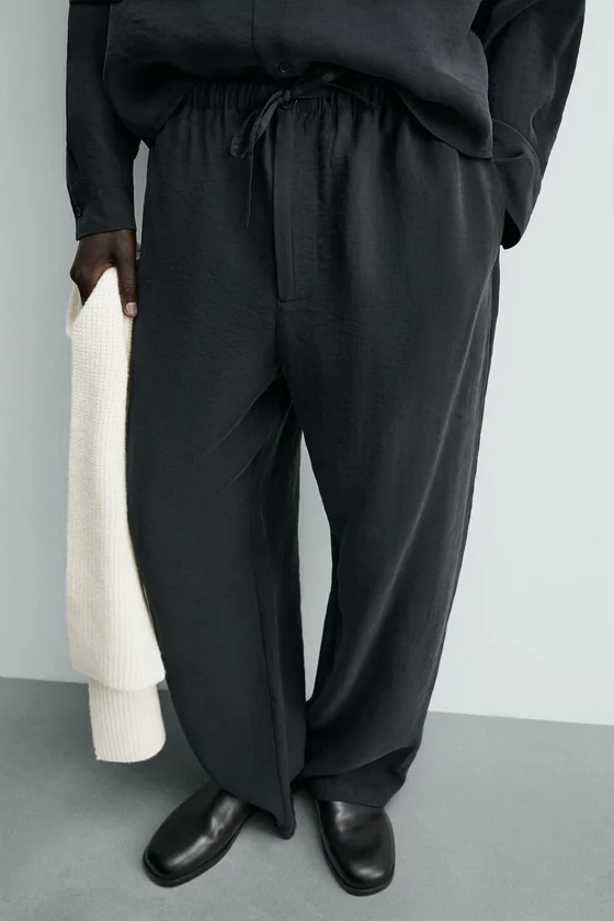 Потрепанные брюки свободного кроя