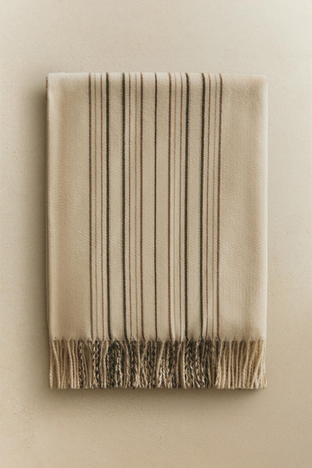 Мягкое плед с полосками