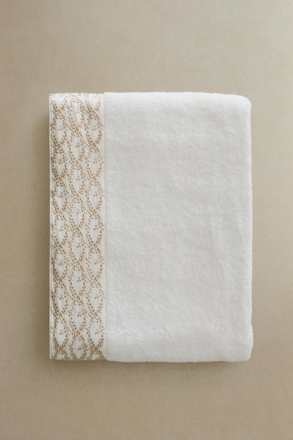 Полотенце для ванны с аппликацией листьев вышитых мотивов