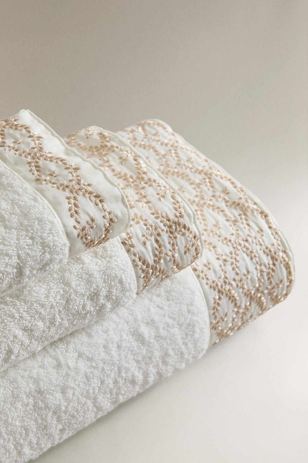 Полотенце для ванны с аппликацией листьев вышитых мотивов