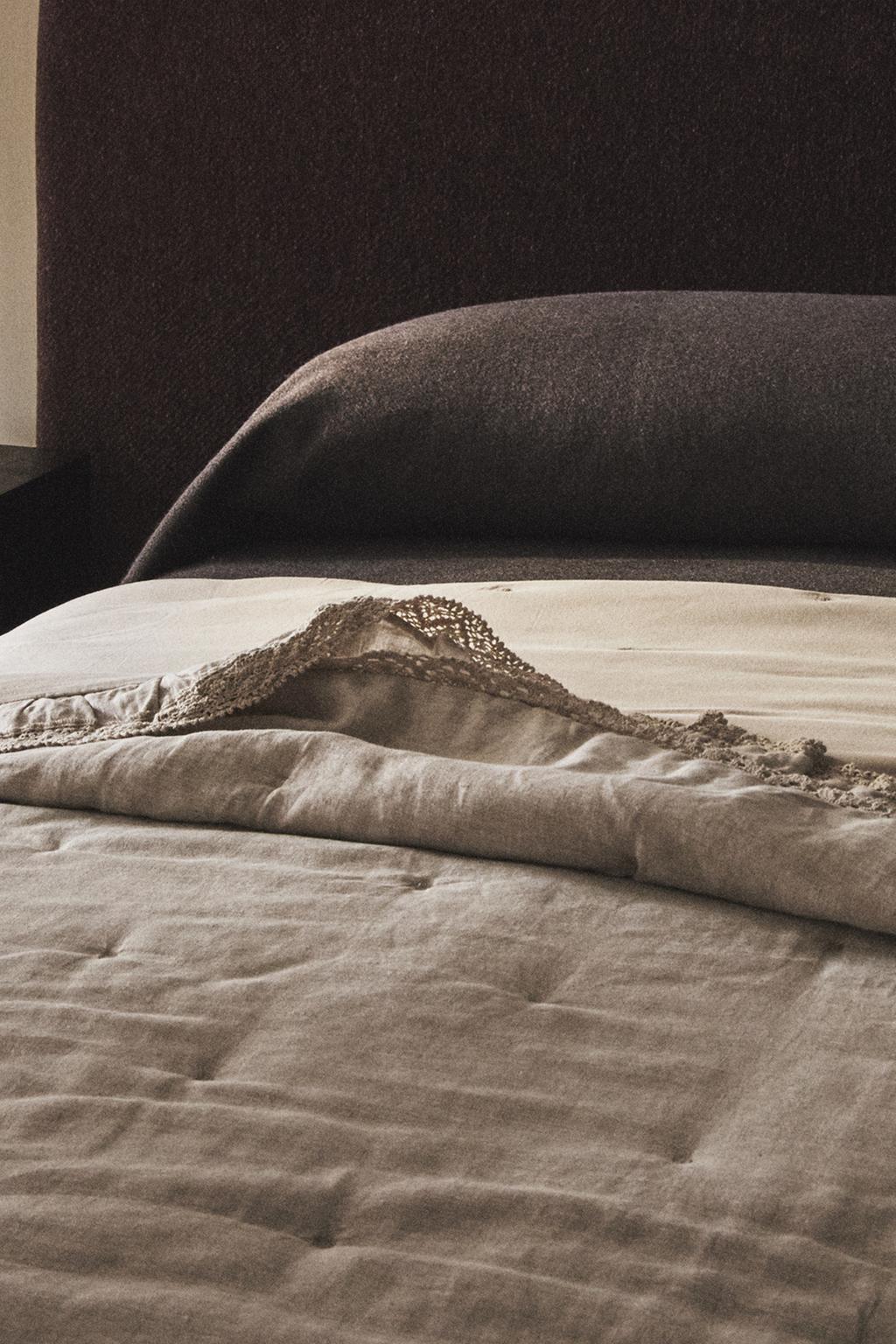 Покрывало из льна с кружевной отделкой