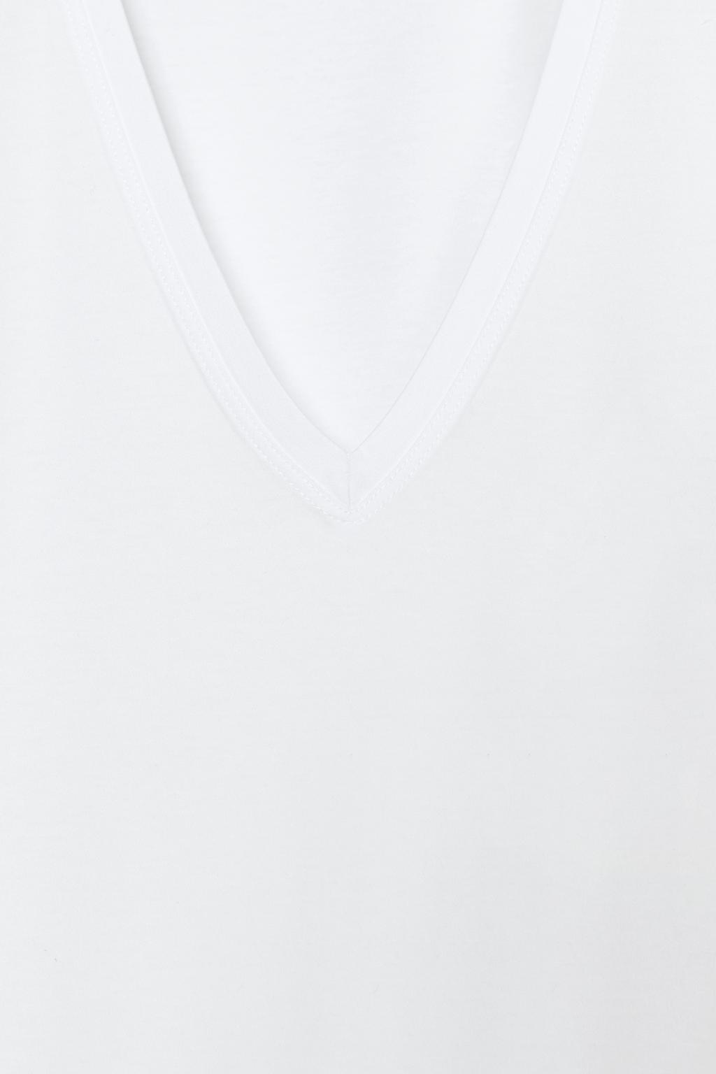 ФУТБОЛКА INTERLOCK С V-ОБРАЗНЫМ ВЫРЕЗОМ