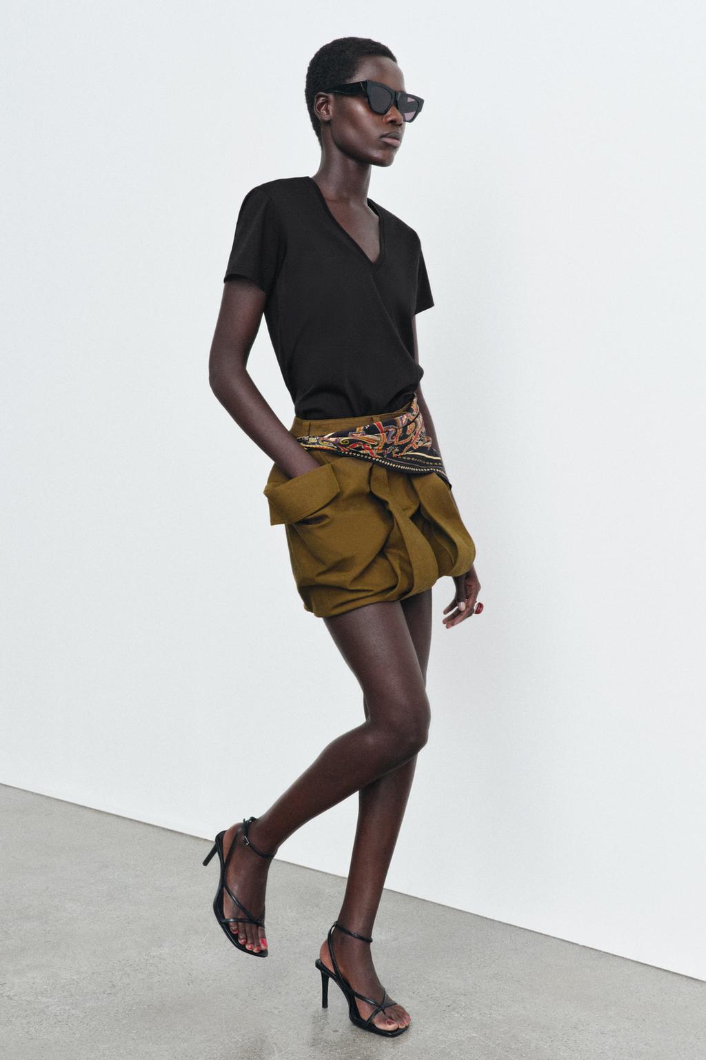 ФУТБОЛКА INTERLOCK С V-ОБРАЗНЫМ ВЫРЕЗОМ