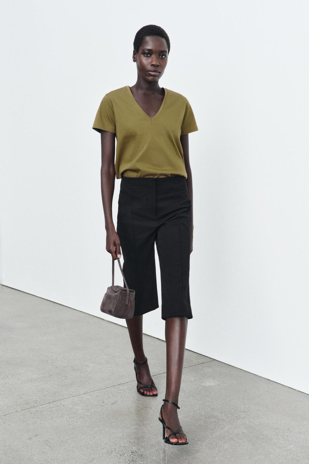 ФУТБОЛКА ИЗ ТРИКОТАЖА INTERLOCK С V-ОБРАЗНЫМ ВЫРЕЗОМ