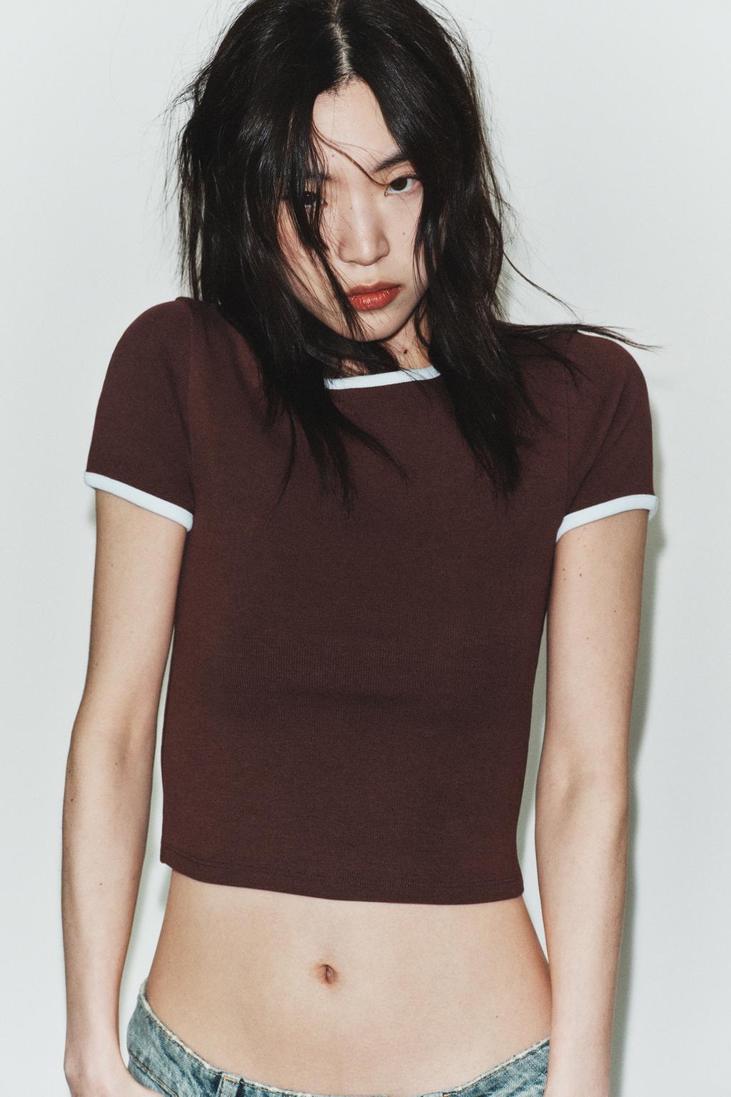 ФУТБОЛКА С КОНТРАСТНЫМИ ДЕТАЛЯМИ