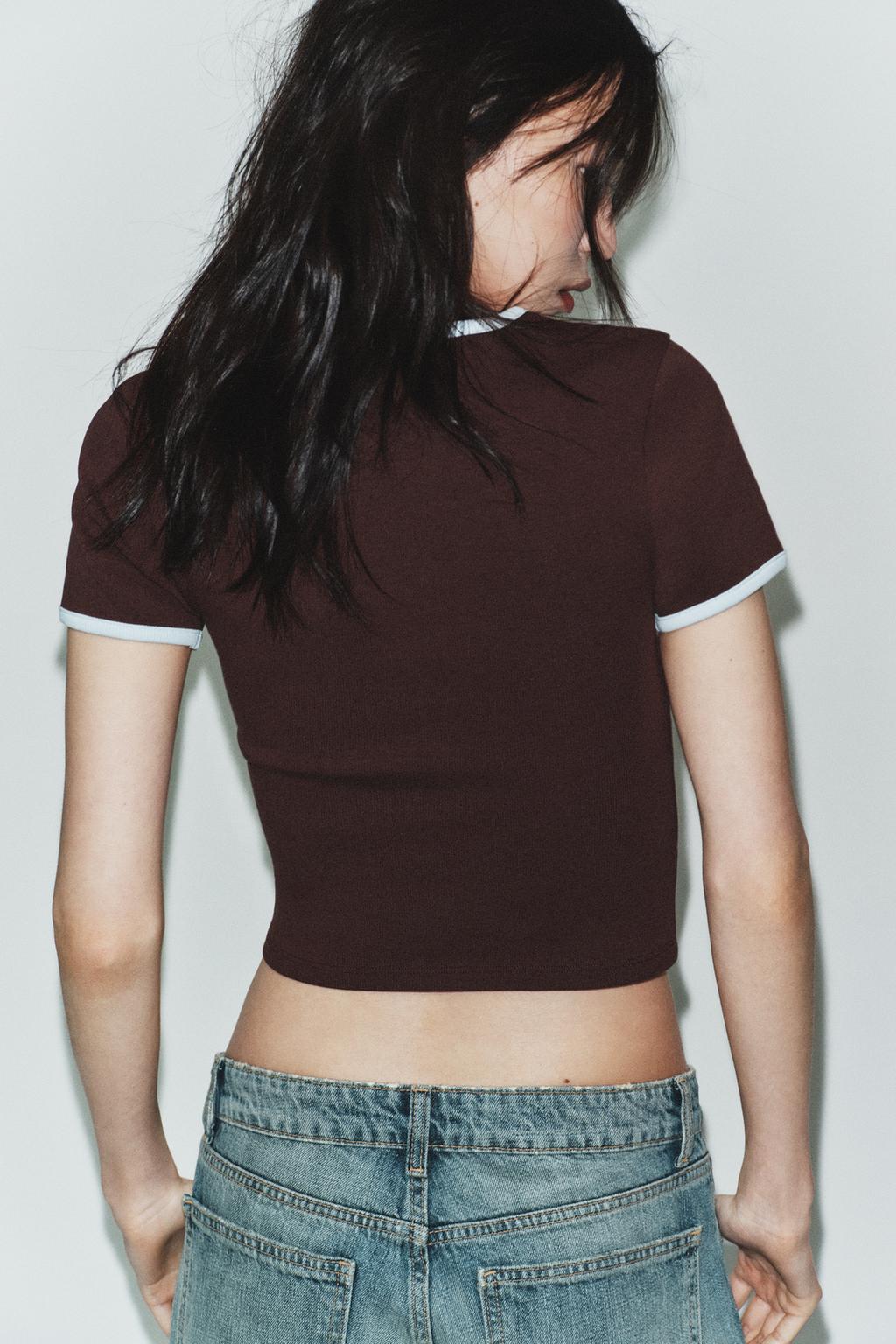 ФУТБОЛКА С КОНТРАСТНЫМИ ДЕТАЛЯМИ