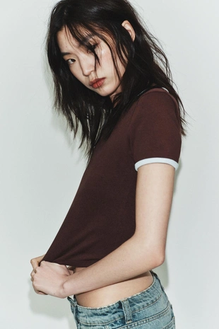 Футболка с контрастными деталями