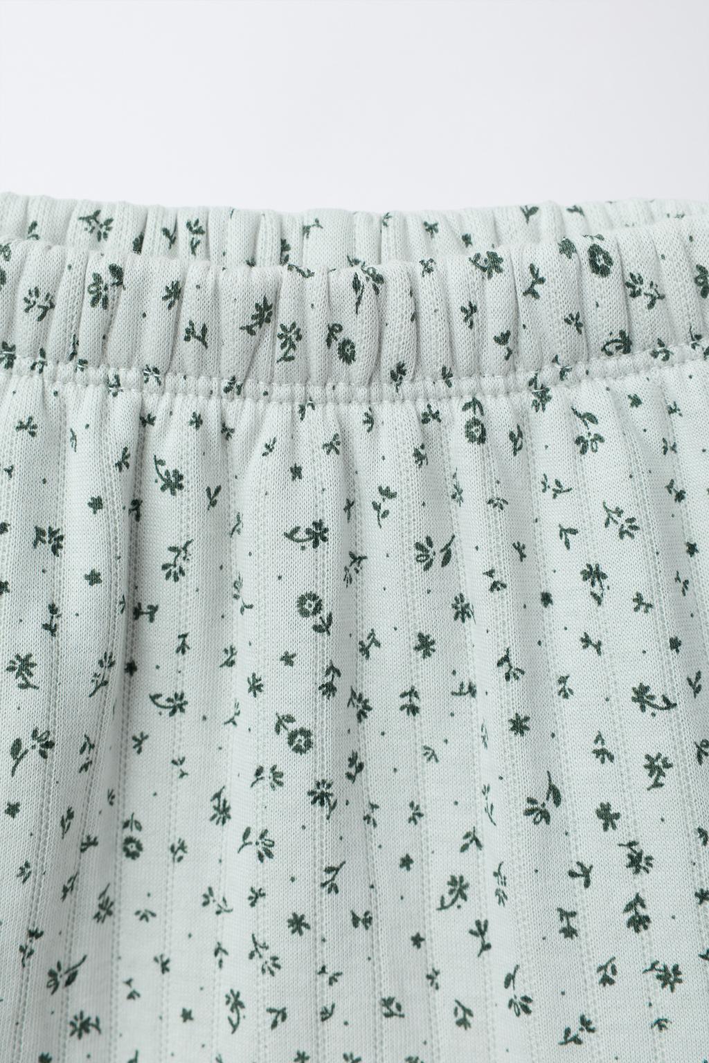 КОМПЛЕКТ ИЗ ЖАКЕТА, ФУТБОЛКИ 2 В 1 И БРЮК С ЦВЕТОЧНЫМ ПРИНТОМ