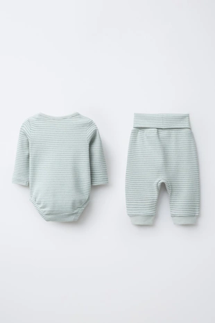 Комплект из боди и брюк-шароваров в полоску- Заказать в России