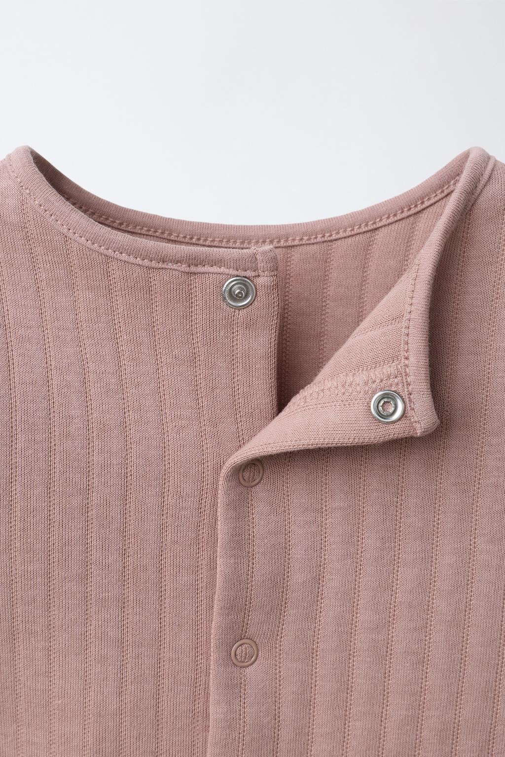 КОМПЛЕКТ ИЗ КУРТКИ, ФУТБОЛКИ 2 В 1 И БРЮК