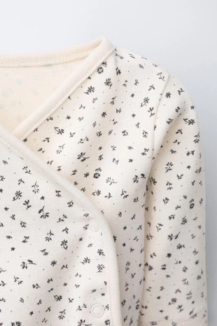 Комплект из боди и брюков с цветочным принтом- Заказать в России