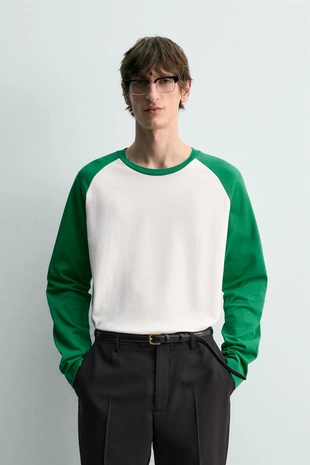 Футболка REGULAR FIT в стиле колор-блок- Заказать в России