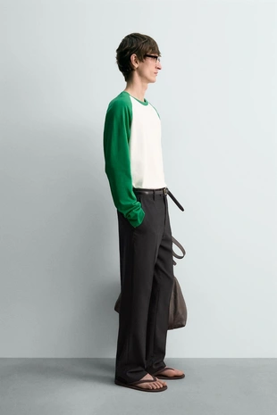 Футболка REGULAR FIT в стиле колор-блок- Заказать в России