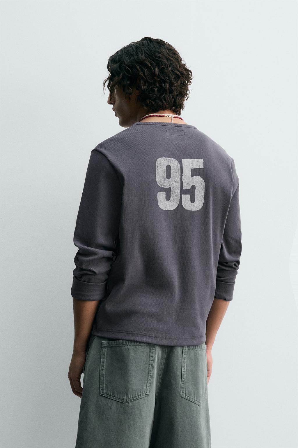 ФУТБОЛКА В РУБЧИК С ПРИНТАМИ И ЭФФЕКТОМ ПОТЕРТОСТИ