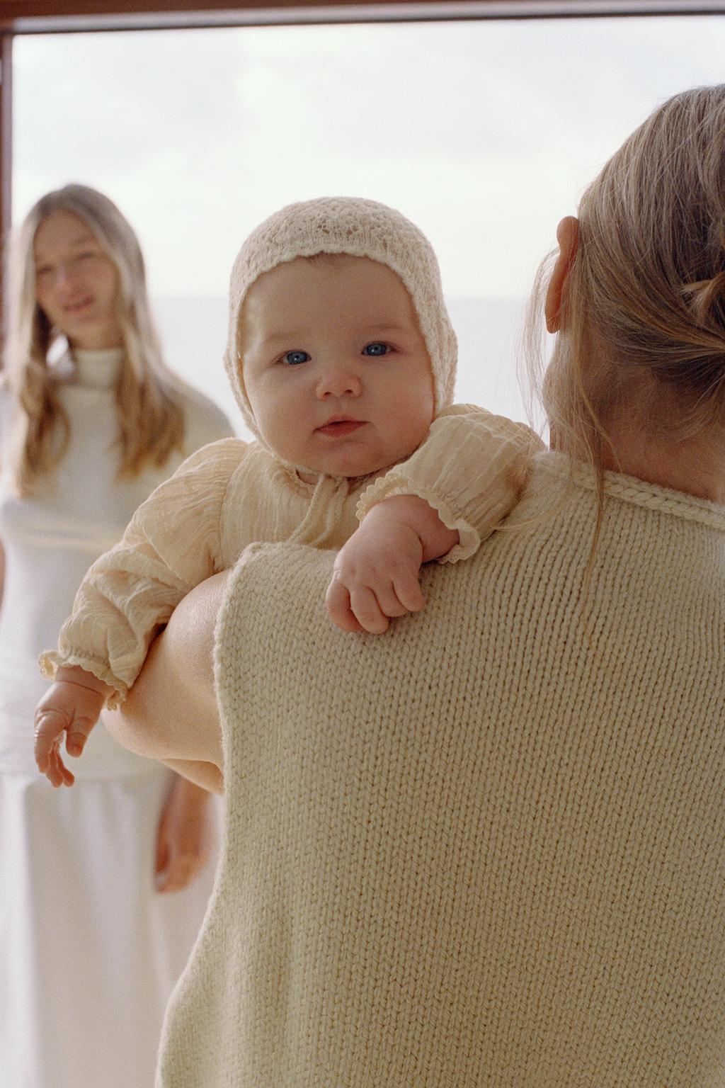 ВЯЗАНЫЙ ЧЕПЧИК АЖУРНОЙ ВЯЗКИ