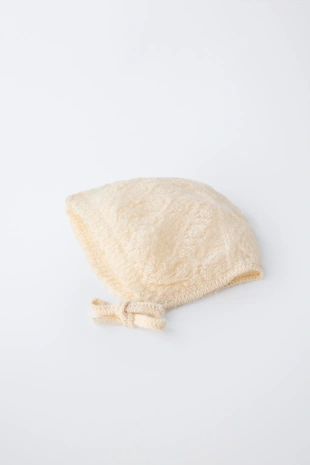 Вязаный чепчик ажурной вязки- Заказать в России