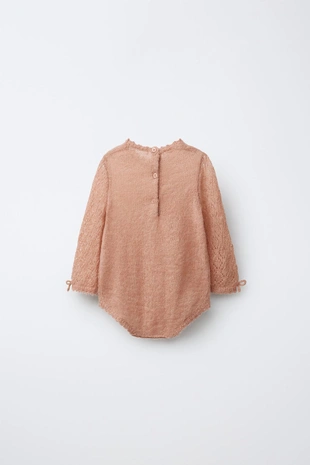 Платье-комбинезон с аппликацией из лоскутного вязания- Заказать в России