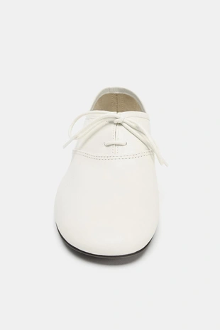 Кожаные туфли на плоской подошве со шнуровкой- Заказать в России