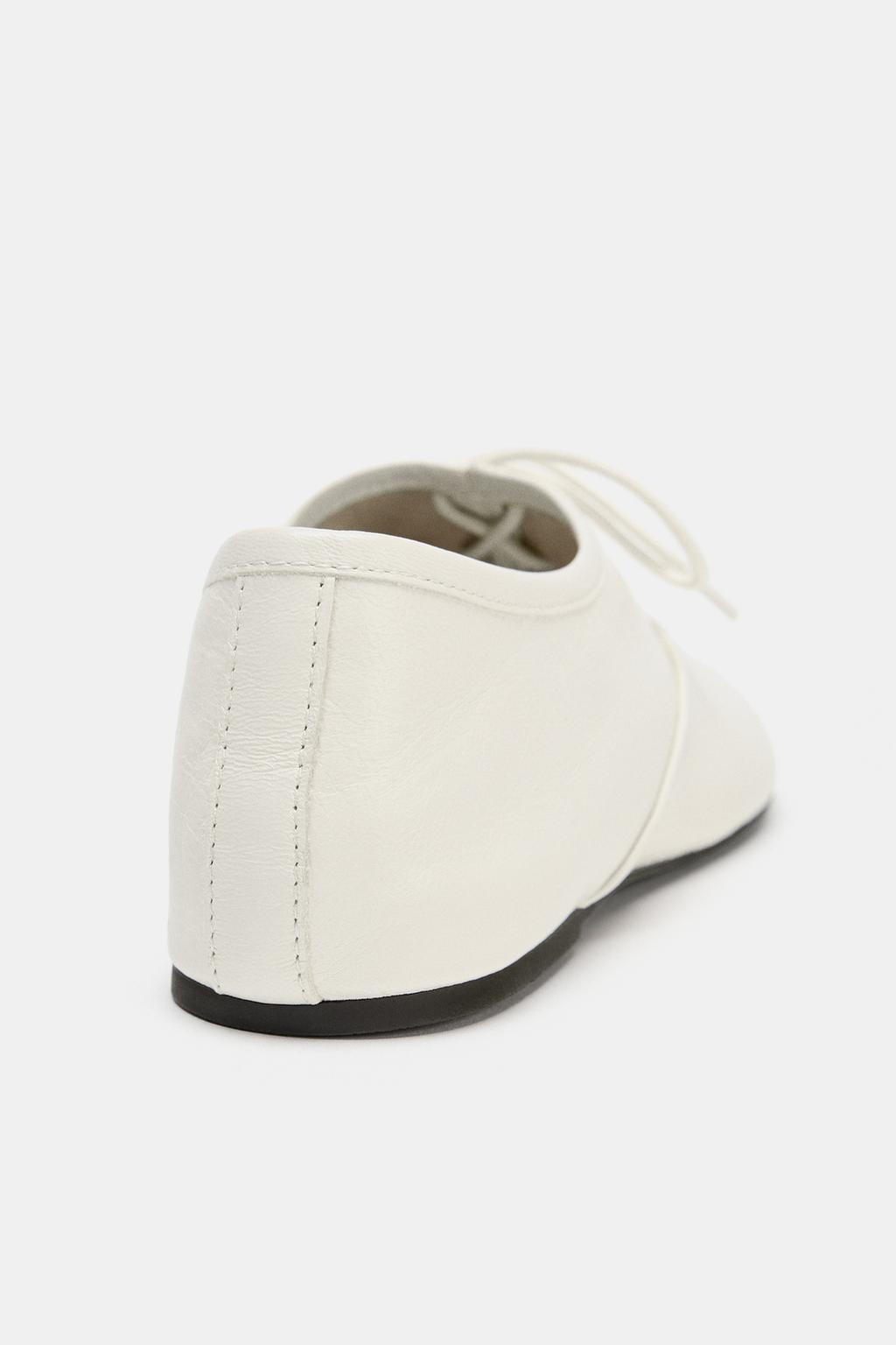 КОЖАНЫЕ ТУФЛИ НА ПЛОСКОЙ ПОДОШВЕ СО ШНУРОВКОЙ