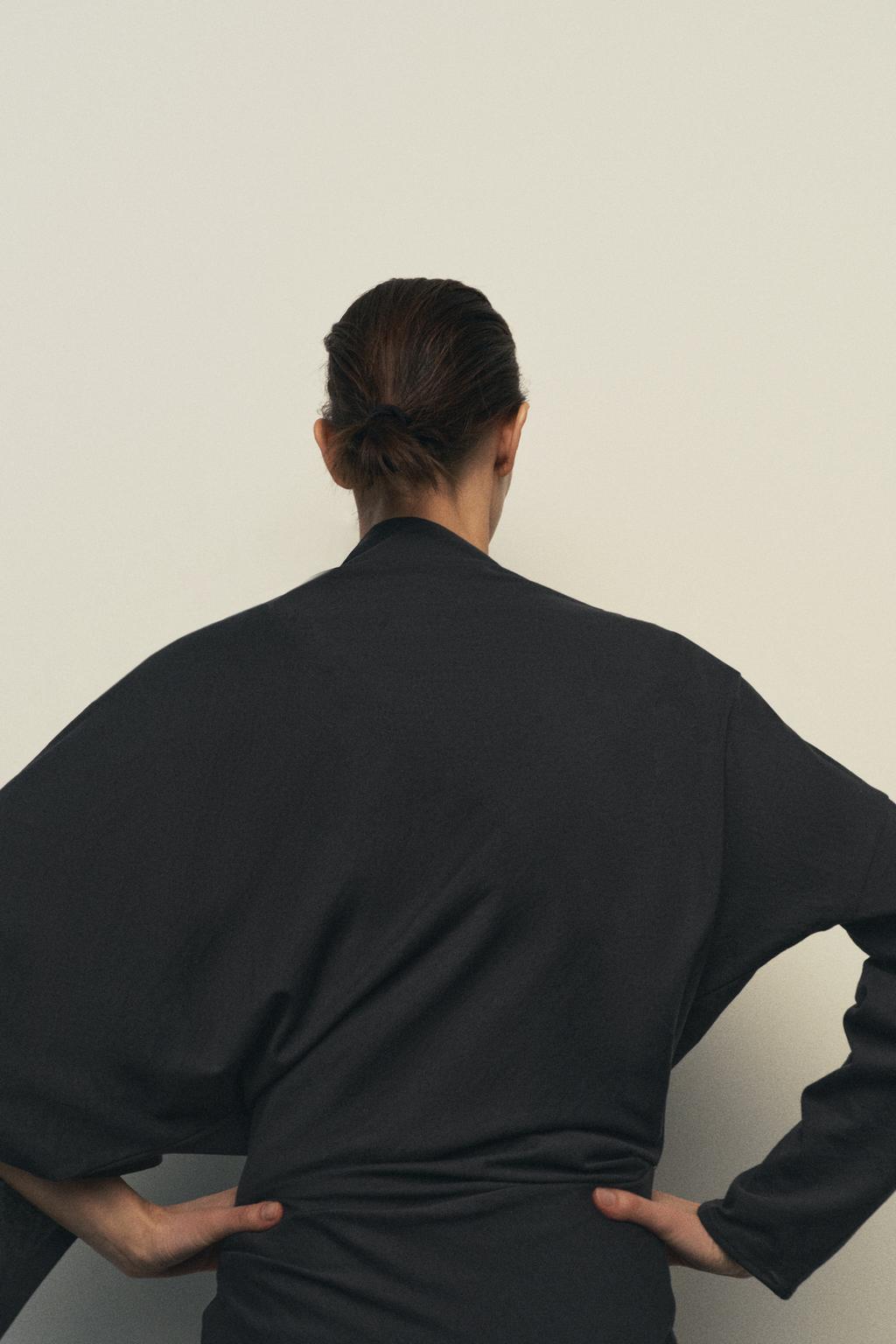 КОРОТКОЕ ПЛАТЬЕ АСИММЕТРИЧНОГО КРОЯ