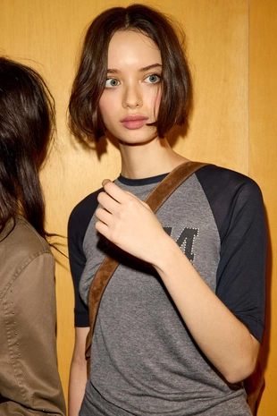 Футболка с цифрой и заклепками- Заказать в России