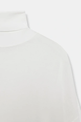 Свитер из тонкого трикотажа с высоким воротником- Заказать в России