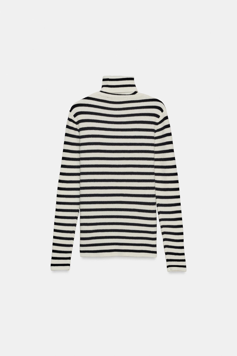 Теплый вязаный свитер в полоску