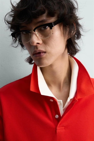 Поло классического кроя из рельефного пике- Заказать в России